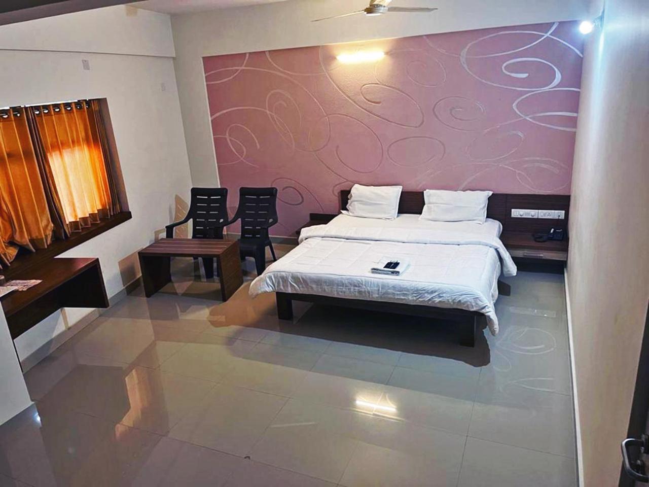 Hotel Radha Pangala Esterno foto