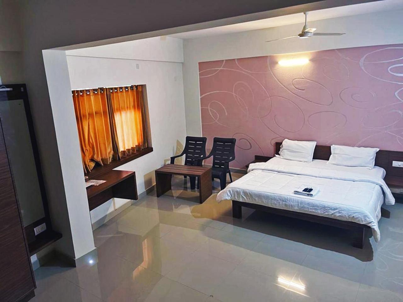 Hotel Radha Pangala Esterno foto