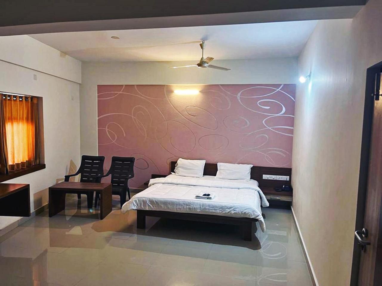 Hotel Radha Pangala Esterno foto